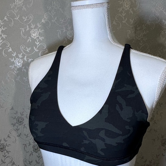 Lululemon Freely Flexed Bra in Incognito Camo Multi Gator Green/Black. Size 6 - Picture 6 of 10